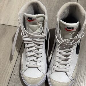 Nike blazer Mid 77  White and Black High-Tops